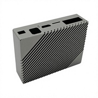 Boîtier électronique rectangulaire en alliage d'aluminium argenté avec dissipateur thermique intégré pour assemblage de module de carte mère industrielle