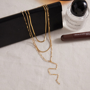 قلادة عصرية للنساء مطلية بالذهب عيار 18 قيراط، سلسلة على شكل حرف Y بثلاث طبقات متعددة، قلادة خانقة أنيقة - Product Image 4