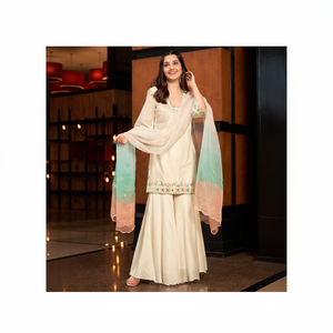 Impresionante conjunto de ropa de fiesta Sharara con Kurti y Dupatta adornados, una opción de moda para celebraciones festivas y funciones de boda - Product Image 1