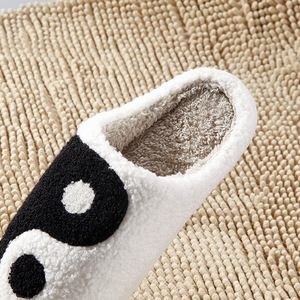 Nouvelles pantoufles d'intérieur confortables en coton pour hommes et couples, chaudes pour l'hiver et l'automne, à semelle épaisse, amortissantes, douces, antidérapantes, en fourrure et TPR - Product Image 2