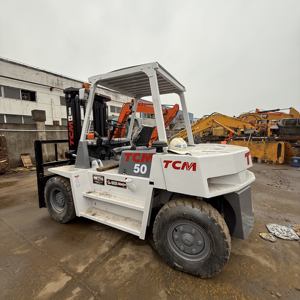 Montacargas TCM FD50 de 5 Toneladas con Sistema de Elevación Estable, Operación Cómoda, Fácil Mantenimiento, Ideal para Uso Industrial y Logístico - Product Image 3