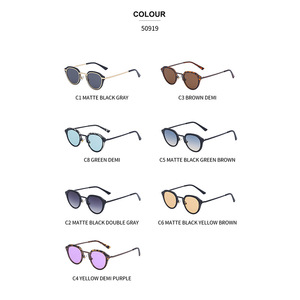 Gafas de sol de estilo europeo para mujer, montura negra, lentes de PC, protección UV400, clase 2, para conducir y uso al aire libre - Product Image 3