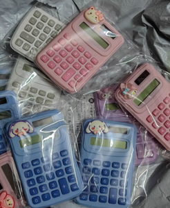 Calculatrice de poche mini portable mignonne de dessin animé pour l'école et le bureau, vente en gros à prix réduit - Product Image 6