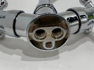 Mélangeur de salle de bain avec mélangeur d'eau chaude froide au <span class=keywords><strong>pied</strong></span> pas cher monté sur le pont salle de bain double poignée robinet en zinc - Product Image 6