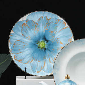 Assiettes en céramique de luxe à motif floral bleu et rose, personnalisables en gros, grandes tailles variées - Product Image 1