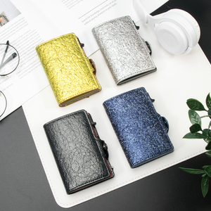 Cartera de Gran Capacidad para Hombre con Botón de Expulsión de Tarjetas, Bloqueo RFID y Protección para Tarjetas de Crédito - Product Image 1