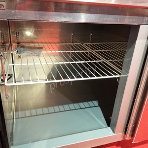 Table de préparation de salades réfrigérée statique de 1500 mm avec protection en verre et armoire réfrigérée pour bar à salades commercial - Product Image 6
