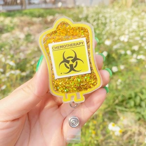 Portacredenciales Retráctil de Acrílico con Purpurina y Efecto Arenas Movedizas, Fácil de Sacar, Giratorio, para Médicos y Enfermeras - Product Image 1