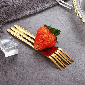 Tenedor de fruta de acero inoxidable de dos puntas para postre, para uso doméstico y hotelero, color plata y oro. - Product Image 2