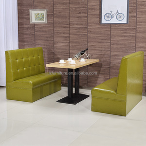 Conjunto de Mesa y Sillas de Comedor Modernas con Paneles de Madera Largos y Tapicería de Cuero PU para Restaurante/Cafetería/Centro Comercial/Exterior - Ecológico - Product Image 3