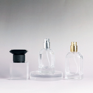 Bouteilles en verre de parfum de forme carrée de haute qualité sertissage 30ml 50ml 100ml pulvérisateur à pompe avec sérigraphie à capuchon noir - Product Image 6