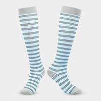 Chaussettes de compression de course pour femmes de style européen et américain - Design printemps/été, chaussettes de sport professionnelles en nylon rayées pour mollets