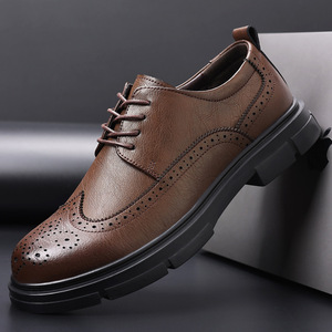 รองเท้าหนังสีน้ำตาลแบบ Brogue สำหรับผู้ชาย หัวกลม ส้นเตี้ย พื้นยางระบายอากาศ เหมาะสำหรับงานแต่งงาน งานเลี้ยง และโอกาสทางการ - Product Image 1