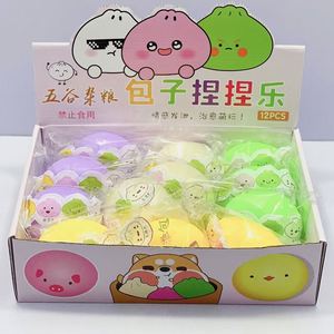 Jouet anti-stress en forme de cube personnalisé - Silicone et PU, couleur et taille personnalisables, design kawaii pour les enfants de 5 à 7 ans - Product Image 2