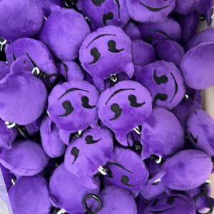 Mini oreillers en peluche super doux unisexes mignons et amusants, porte-clés, rembourrage en coton PP, logo personnalisable, cadeaux émotionnels pour enfants - Product Image 5