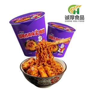 Fideos de Pavo con Sabor a Pollo Frito Dulce y Picante - Ramen Instantáneo Masticable con Aroma a Pollo Crujiente, Salsa Rica, Cocción Rápida en 3 Minutos - Product Image 1