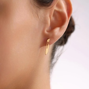 Pendiente de bisturí con nombre personalizado, pendiente de acero inoxidable, regalo para madres, médicos, abuelas, ex trabajadores médicos, Navidad - Product Image 1