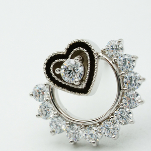 Impresionantes Pendientes de Corazón de Oro Sólido de 9K/14K/18K con Esmalte Negro y Halo de Diamantes para Regalo, Joyería de San Valentín - Product Image 4