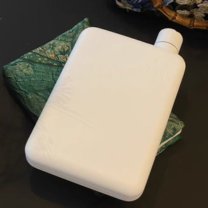 Odm Độc Đáo Phẳng Chai Nước A7 A5 A6 Mỏng Tinh Tế Màu Đen Trắng Xách Tay Vuông Nước Bằng Thép Không Gỉ Chai Cho Cuộc Sống Hiện Đại - Product Image 3