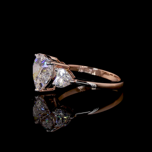 Bague en diamant de laboratoire Sweetheart Bloom, taille cœur au centre et accents ronds en or 14K/18K - Product Image 2