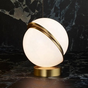 Nordique Hôtel Chambre Décoration Fantaisie Or <span class=keywords><strong>Lampe</strong></span> <span class=keywords><strong>De</strong></span> Table Métal <span class=keywords><strong>Verre</strong></span> <span class=keywords><strong>Globe</strong></span> Boule E27 <span class=keywords><strong>Lampe</strong></span> <span class=keywords><strong>De</strong></span> Bureau - Product Image 2