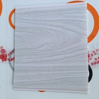 Plaques de plafond en PVC modernes de qualité supérieure, finition brillante durable, panneaux 3D à motifs floraux, ignifuges, imperméables, insonorisés, chambre à coucher, hôtel