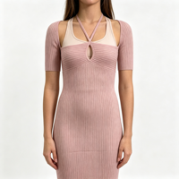 Robe en maille côtelée rose fendue à manches courtes pour femme, qualité supérieure, sur mesure OEM & ODM, vente en gros - Ashley Madi