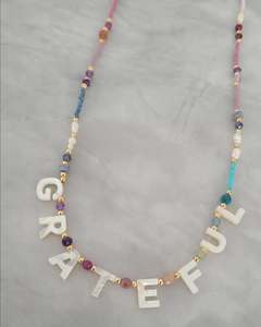 Collana con Nome Personalizzato in Perline, Gioiello Artigianale Colorato con Lettere, Regalo per Donne e Ragazze - Product Image 1