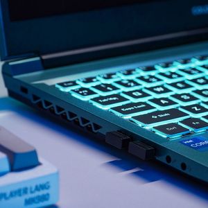 โน้ตบุ๊กเกมมิ่งสีสันสดใส ขนาด 17.3 นิ้ว ปี 2022 ราคาถูกที่สุด ใช้ซีพียู Intel Core i9-12900H รุ่นที่ 12 แรม 32GB SSD 1TB การ์ดจอ Rtx3050ti หรือ Rtx3060 มีสินค้าในสต็อก - Product Image 6