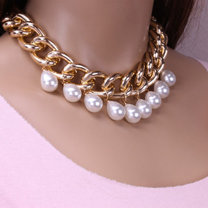 Collier créatif en aluminium de style européen et américain avec pendentif imitation perle en forme de goutte d'eau, pour usage quotidien, or et argent - Product Image 1