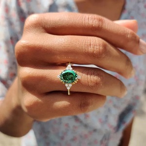 Anillo de Cóctel Q643 con Esmeralda Ovalada, Piedra Natural con Engaste de Puntas, Anillos de Compromiso de Moda para Mujer - Product Image 3