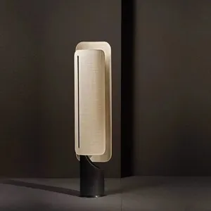 Nueva lámpara de escritorio decorativa Zen de lujo con luz, lámpara de pie de arte creativo de diseñador simple moderna