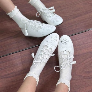 Chaussures plates Mary Jane en cuir véritable à bout pointu, à lacets, respirantes, pour femmes, blanches et noires, avec design à bride en T - Product Image 4