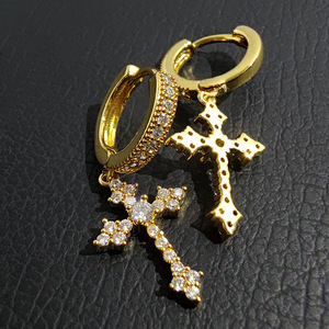Pendientes de Aro Exclusivos Urban Streetwear con Cruz Colgante GRA Moissanite, Plata S925 Bañada en Oro Real, Joyería Iced Out para Hombre - Product Image 6