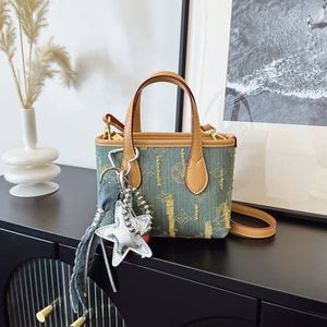 Fashionable Lady's Bucket Bag with Classic Style. Made of High-quality PU Material. Luxurious Designer <b>Handbag</b>. - Product Image 5