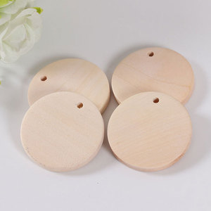 Chispas de madera redondas de color natural de 35 mm de grosor con un solo orificio, colgantes de madera para manualidades, suministros para hacer joyería DIY. - Product Image 4