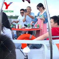 Bateau électrique commercial à 10 places pour barbecue, idéal pour la location en station balnéaire |   Matériau LDPE résistant aux UV |   Activité de loisirs aquatiques à fort retour sur investissement