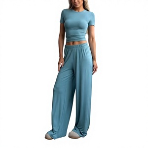 Conjunto de dos piezas de camiseta de manga corta y pantalón de punto transpirable para mujer, estilo casual, para uso interior, éxito de ventas transfronterizo en Rusia 2026 - Product Image 1