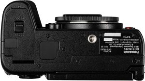 Cámara sin Espejo S1 IIE |   Potente Cámara Profesional Full HD con Lente de 24-105 mm, ISO Nativo Dual y Estabilización de Imagen - Product Image 5