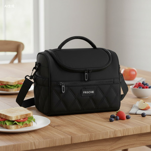 Bolsa Térmica para Almuerzo Frische, Diseño Acolchado Negro, para la Oficina y Viajes Diarios, con Cierre de Cremallera y Correa para el Hombro - Product Image 1