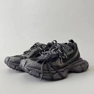 Las zapatillas de diseño retro son adecuadas tanto para hombres como para mujeres, y sus suelas gruesas las convierten en un artículo esencial para otoño e invierno. - Product Image 3