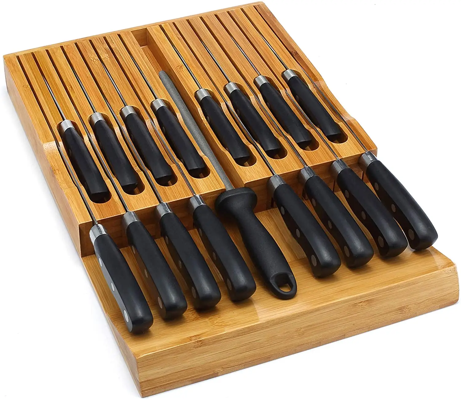 Il blocco di coltelli In bambù nel cassetto contiene 12 coltelli (non inclusi) senza puntare verso l'alto più una fessura per il tuo affilacoltelli Noble home