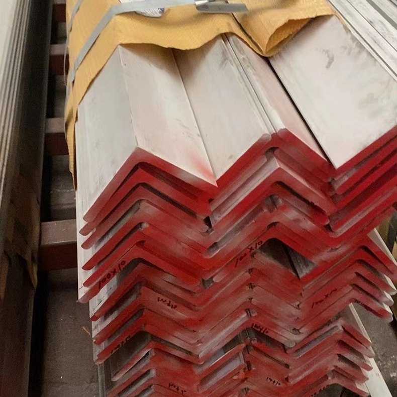 70X70MM Equal Angle iron supplier