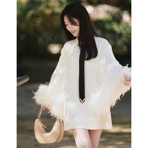 A8330 Abito Camicia da <span class=keywords><strong>Donna</strong></span> di Alta Qualità, Ultima Moda, Stile Preppy, Bianco con Piume, Maniche Lunghe - Product Image 3