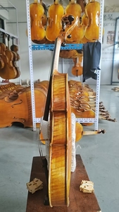 Violín Antiguo 4/4 Hecho a Mano por Expertos, para Interpretación Profesional, con Componentes de Ébano y Acabado Barnizado - Product Image 3