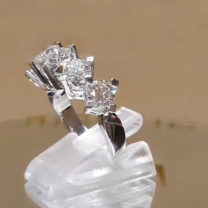 Anello a Fascia Singola con Zirconi Incastonati per Donne, Elegante Gioiello Scintillante alla Moda - Product Image 3