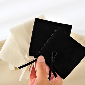 Emballage à rabat en velours de daim doré pour bijoux, directement de l'usine, pour le stockage d'anniversaire et la vente en gros, disponible immédiatement - Product Image 6