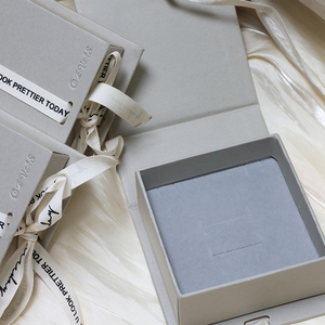 Boîte d'emballage magnétique de luxe personnalisée en matériaux recyclés avec pelliculage brillant pour parfums, bijoux, bougies, perruques - Product Image 3