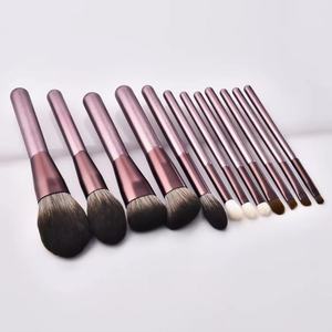 Juego <span class=keywords><strong>de</strong></span> Brochas <span class=keywords><strong>de</strong></span> Maquillaje Profesionales <span class=keywords><strong>de</strong></span> Alta Calidad, Serie Personalizada OEM, Color Morado, Fibra Suave, Cobertura Equilibrada, Efecto Difuminado - Product Image 5