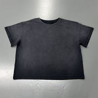 T-shirt personnalisé Kornit DTG gris foncé avec imprimé badge vintage, bords bruts, en coton épais, délavage acide, style streetwear, OEM